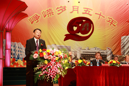 辽宁省副省长滕卫平致词